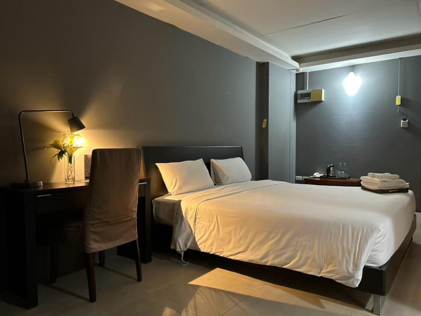 Centric Place Hotel